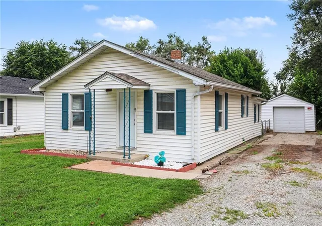 Photo 3 of Single family home for sale at 307 W Walter Ln, Saint Joseph, MO 64504 | MLS# 2633696 | Listing updated on 2026-08-13