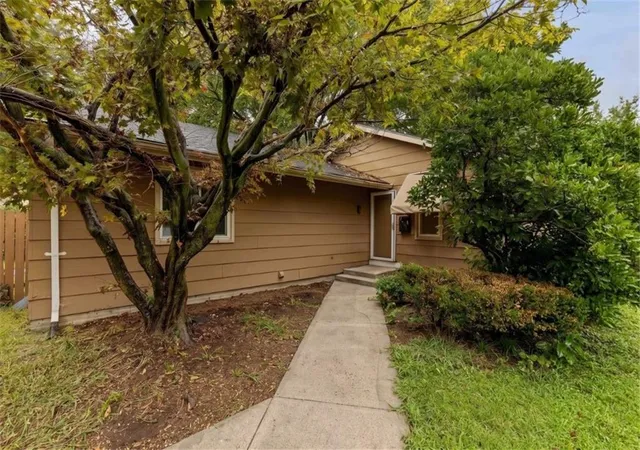 Photo 2 of Single family home for sale at 7900 Tennessee Ave, Raytown, MO 64138 | MLS# 2633699 | Listing updated on 2026-08-04