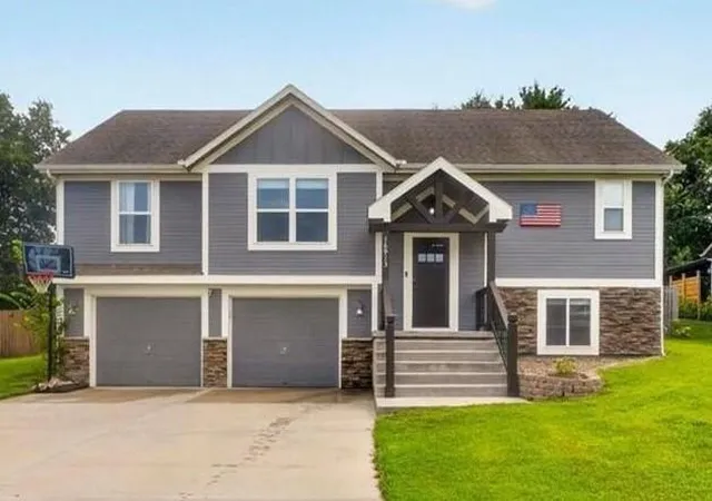 1st image of 16913 Juniper Dr, Basehor, KS 66007 | MLS# 2633700