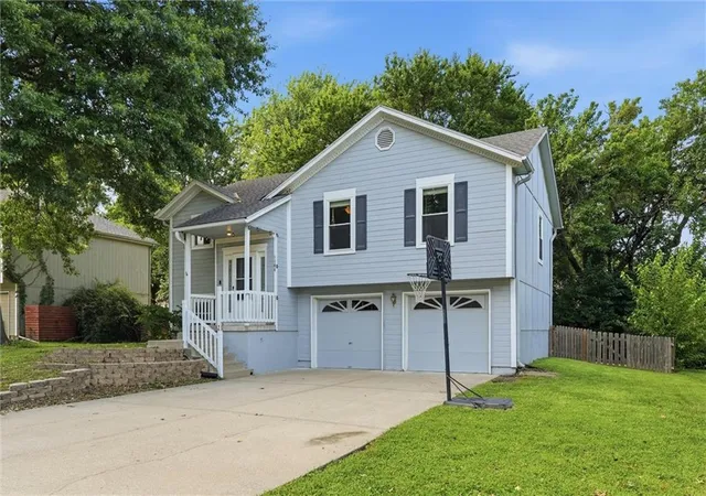 Photo 3 of Single family home for sale at 1104 Park Dr, Greenwood, MO 64034 | MLS# 2633706 | Listing updated on 2026-09-13