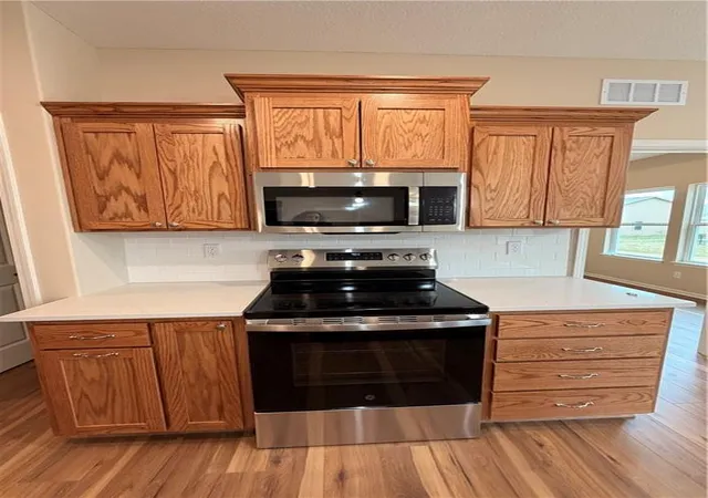 Photo 4 of Sale Pending at 1309 NE White Oaks Ln, Oak Grove, MO 64075 | MLS# 2633707 | Listing updated on 2026-09-03