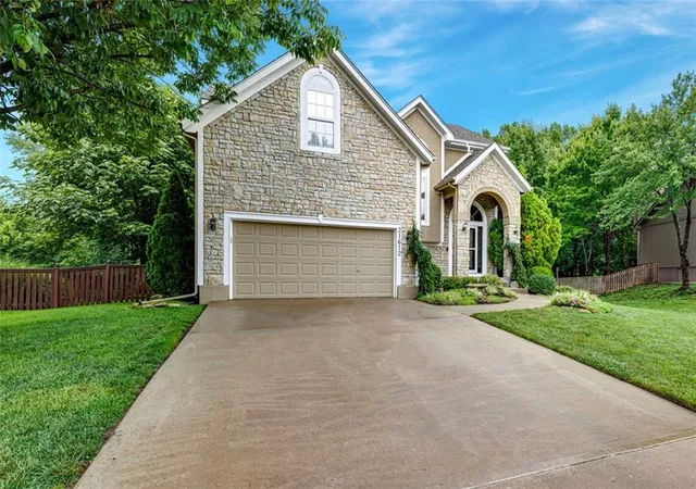 Photo 2 of Single family home for sale at 21612 W 61 Street, Shawnee, KS 66218 | MLS# 2633713 | Listing updated on 2026-10-07