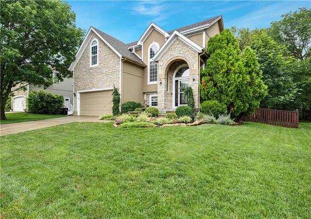 Photo 3 of Single family home for sale at 21612 W 61 Street, Shawnee, KS 66218 | MLS# 2633713 | Listing updated on 2026-10-07