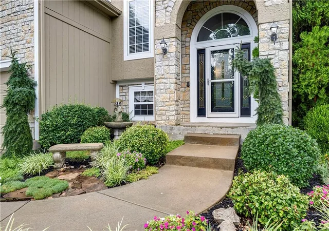 Photo 3 of Single family home for sale at 21612 W 61 Street, Shawnee, KS 66218 | MLS# 2633713 | Listing updated on 2026-10-19