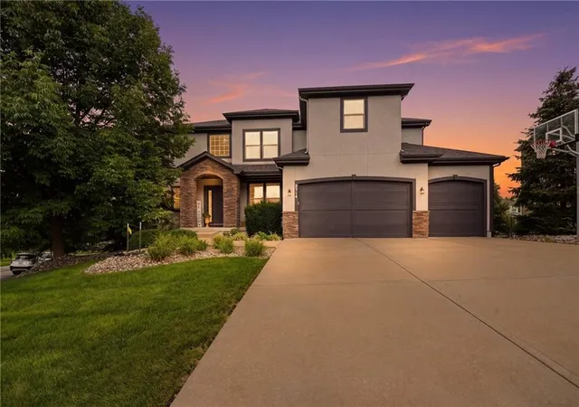 1st image of 9314 W 163rd Ter, Stilwell, KS 66085 | MLS# 2633715