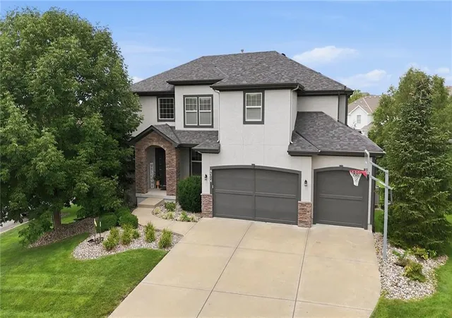 4th image of 9314 W 163Rd Ter, Stilwell, KS 66085 | MLS# 2633715