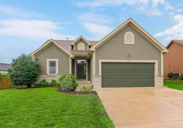 1st image of 20541 W 125th Ter, Olathe, KS 66061 | MLS# 2633721