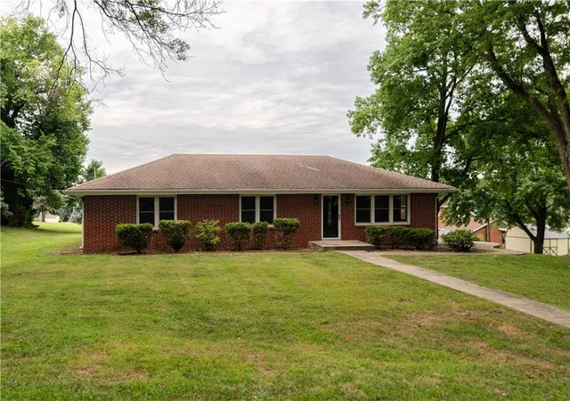 1st image of 4 Neumann Dr, Atchison, KS 66002 | MLS# 2633723