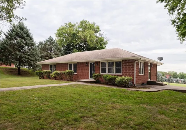 3rd image of 4 Neumann Dr, Atchison, KS 66002 | MLS# 2633723