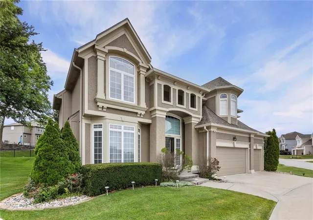 Photo 2 of Single family home for sale at 1441 Ne Daltons Ridge Dr, Lees Summit, MO 64064 | MLS# 2633729 | Listing updated on 2026-10-04