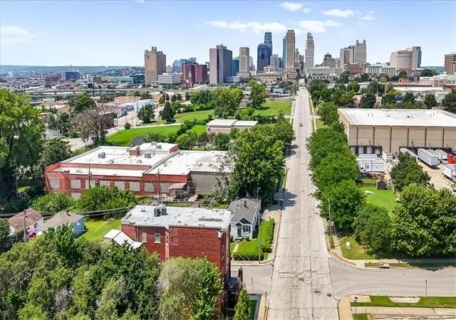 Photo 5 of Single family home for sale at 1401 E 11th Street, Kansas City, MO 64106 | MLS# 2633740 | Listing updated on 2026-08-26