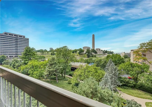 Photo 1 of Sale Pending at 2510 Grand Blvd #903, Kansas City, MO 64108 | MLS# 2633746 | Listing updated on 2026-09-01