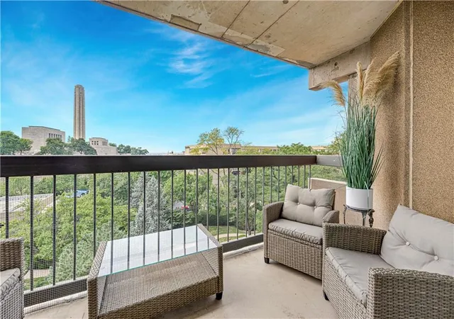 Photo 2 of Sale Pending at 2510 Grand Blvd #903, Kansas City, MO 64108 | MLS# 2633746 | Listing updated on 2026-09-01
