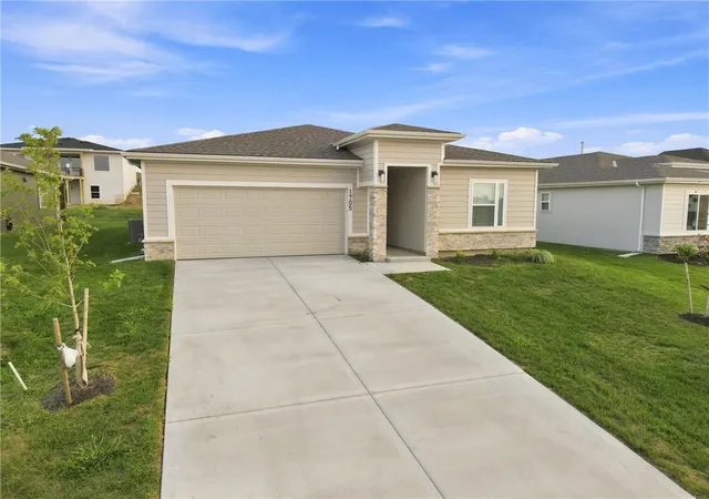 2nd image of 1705 Nw 105Th Ter, Kansas City, MO 64155 | MLS# 2633753