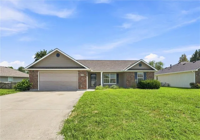 Photo 1 of Sale Pending at 413 Graystone Dr, Grain Valley, MO 64029 | MLS# 2633757 | Listing updated on 2026-08-31