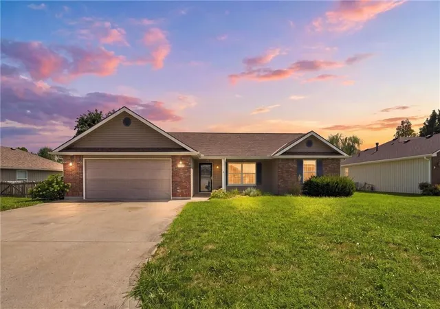 Photo 2 of Sale Pending at 413 Graystone Dr, Grain Valley, MO 64029 | MLS# 2633757 | Listing updated on 2026-08-31