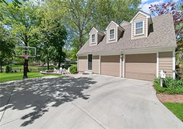 Photo 2 of Single family home for sale at 8740 Ensley Ln, Leawood, KS 66206 | MLS# 2633769 | Listing updated on 2026-08-29