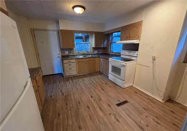 Photo 4 of Single family home for sale at 113 N 17th Street, St Joseph, MO 64501 | MLS# 2633772 | Listing updated on 2026-10-07