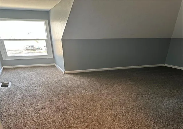 Listing Photo 5 - Condo for sale in building located at 1618-1620 S 11th St, Saint Joseph, MO 64503