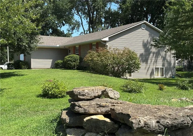 2nd image of 105 W South St, Spring Hill, KS 66083 | MLS# 2633777