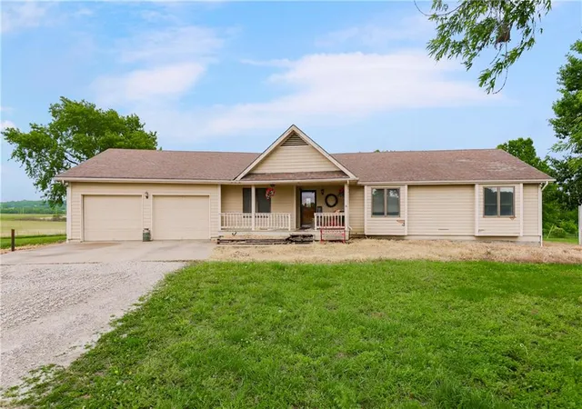 1st image of 15628 238Th St, Tonganoxie, KS 66086 | MLS# 2633782