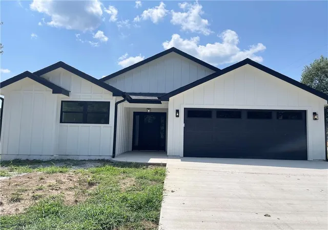 1st image of 810 N Water St, Butler, MO 64730 | MLS# 2633799