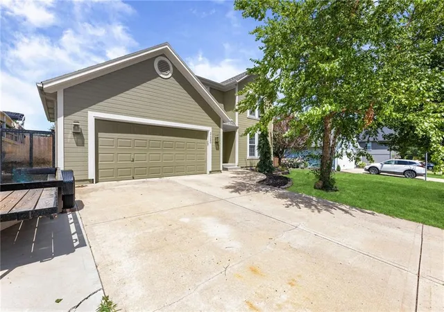 1st image of 21240 W 226th Street, Spring Hill, KS 66083 | MLS# 2633816