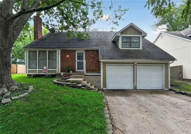 1st image of 110 E Nelson Cir, Olathe, KS 66061 | MLS# 2633825