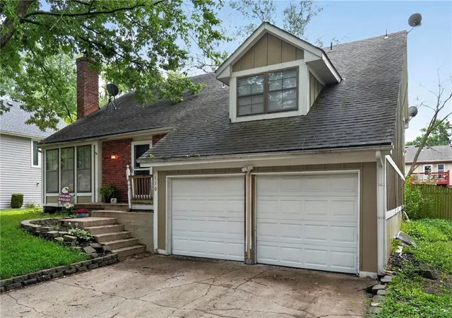 2nd image of 110 E Nelson Cir, Olathe, KS 66061 | MLS# 2633825