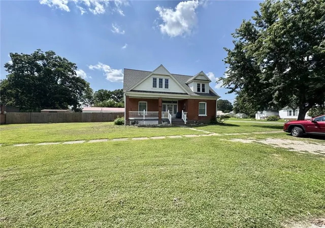 2nd image of 200 S Moulton St, Leeton, MO 64761 | MLS# 2633826