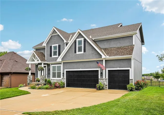 Photo 2 of Single family home for sale at 2100 Prairie Crk Dr, Kearney, MO 64060 | MLS# 2633829 | Listing updated on 2026-08-30