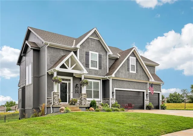 Photo 3 of Single family home for sale at 2100 Prairie Crk Dr, Kearney, MO 64060 | MLS# 2633829 | Listing updated on 2026-08-30
