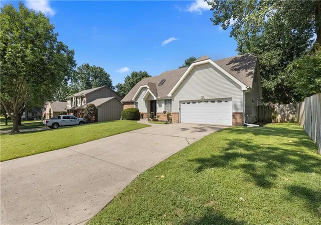 Photo 2 of Sale Pending at 6516 Rosehill Rd, Shawnee, KS 66216 | MLS# 2633835 | Listing updated on 2026-09-03