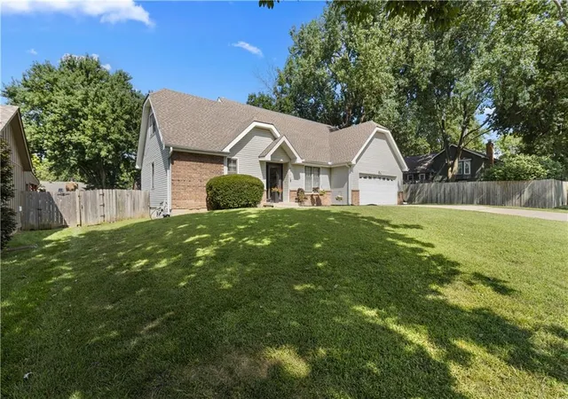 Photo 2 of Sale Pending at 6516 Rosehill Rd, Shawnee, KS 66216 | MLS# 2633835 | Listing updated on 2026-09-03
