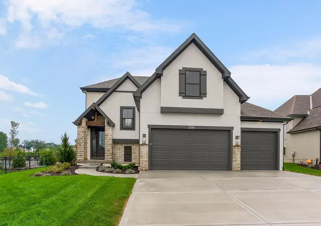 1st image of 15586 W 168th Ter, Olathe, KS 66062 | MLS# 2633837