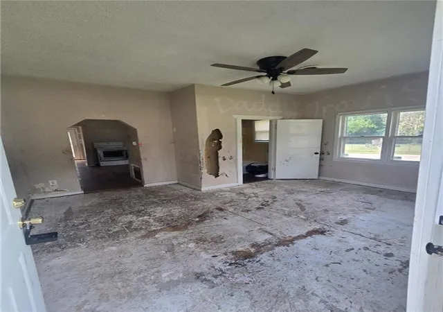 Photo 2 of Single family home for sale at 809 W Lexington St, Richmond, MO 64085 | MLS# 2633839 | Listing updated on 2026-07-29