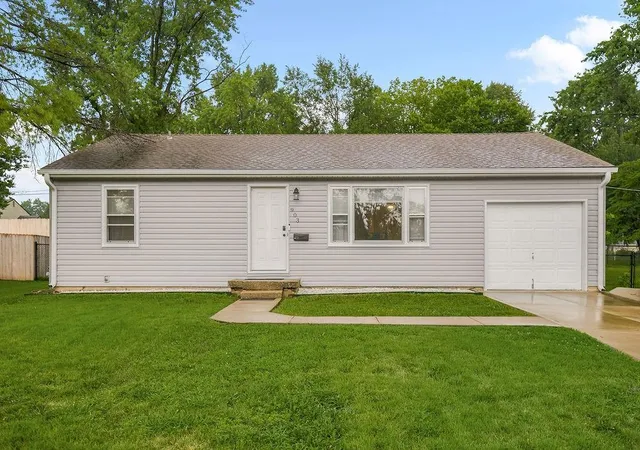 1st image of 903 Ne 67th Pl, Gladstone, MO 64118 | MLS# 2633846
