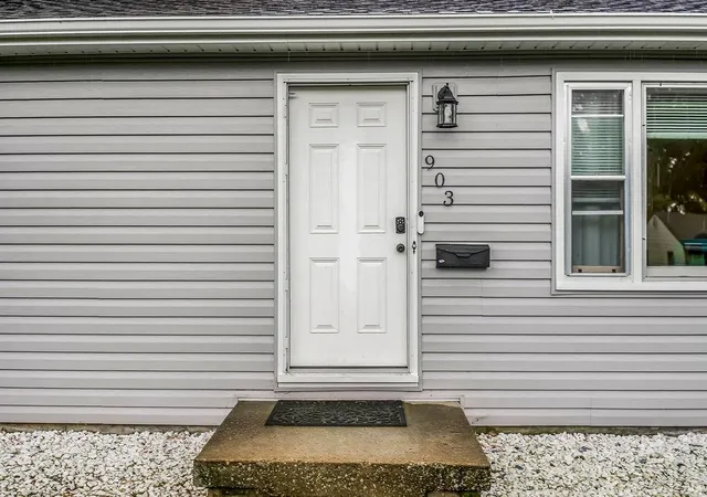 2nd image of 903 Ne 67th Pl, Gladstone, MO 64118 | MLS# 2633846