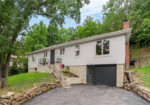 Photo 1 of Single family home for sale at 170 W Terrace Trl St, Lake Quivira, KS 66217 | MLS# 2633849 | Listing updated on 2026-09-06
