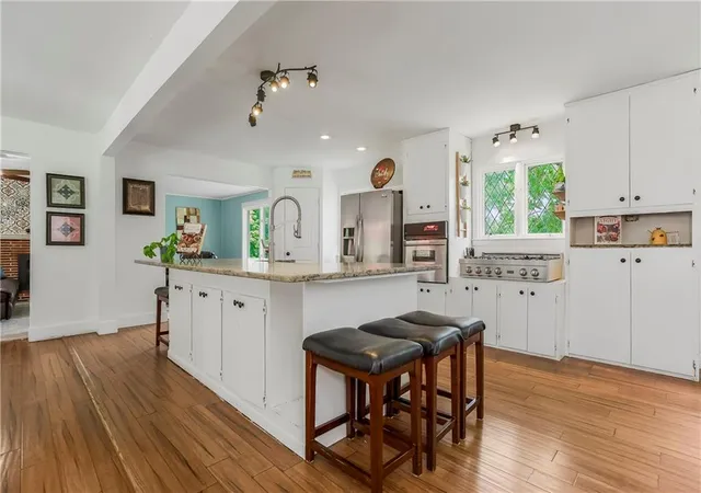 Photo 4 of Single family home for sale at 170 W Terrace Trl St, Lake Quivira, KS 66217 | MLS# 2633849 | Listing updated on 2026-09-06