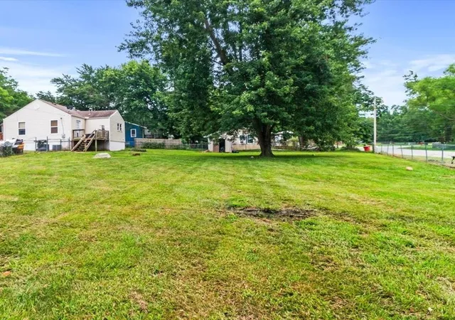 15th image of 2418 Park Ln, Oak Grove, MO 64075 | MLS# 2633851
