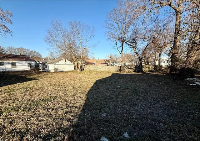 24th image of 221 N Clay St, Nevada, MO 64772 | MLS# 2633853