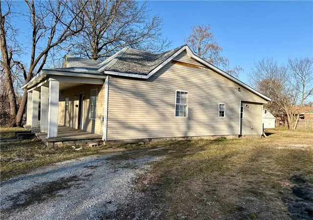 3rd image of 221 N Clay St, Nevada, MO 64772 | MLS# 2633853