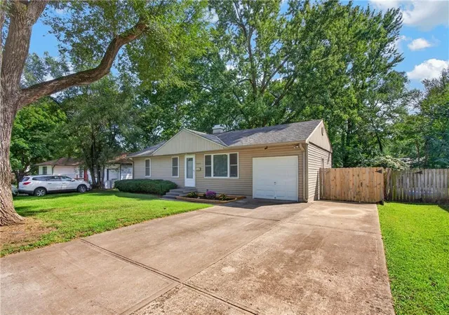 Photo 1 of Sale Pending at 8509 E 111th Street, Kansas City, MO 64134 | MLS# 2633855 | Listing updated on 2026-08-30