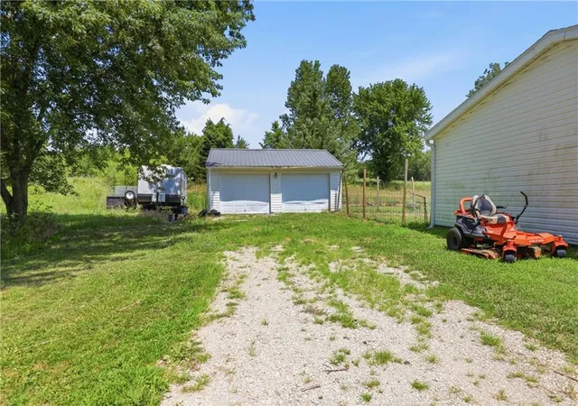 2nd image of 31 Sw 600th Rd, Warrensburg, MO 64093 | MLS# 2633861