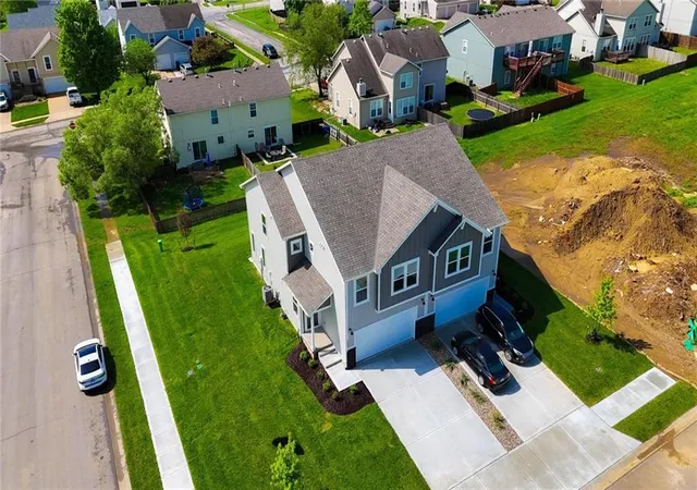 2nd image of 1431 S 4th St E, Louisburg, KS 66053 | MLS# 2633865