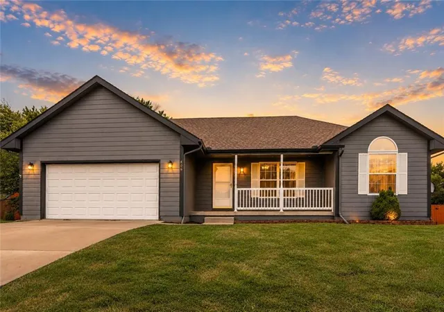 1st image of 806 Garnet Cir, Smithville, MO 64089 | MLS# 2633874