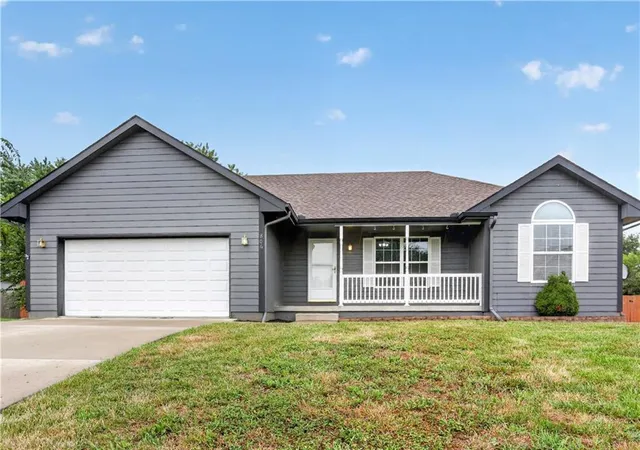 2nd image of 806 Garnet Cir, Smithville, MO 64089 | MLS# 2633874
