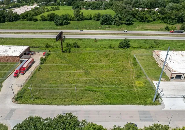 2nd image of 3702 S Leonard Rd, Saint Joseph, MO 64503 | MLS# 2633879