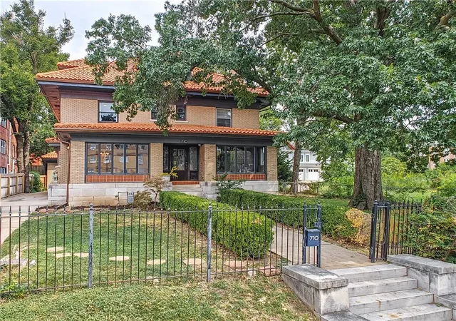 Photo 2 of Sale Pending at 710 E Armour Blvd, Kansas City, MO 64109 | MLS# 2633880 | Listing updated on 2026-09-12